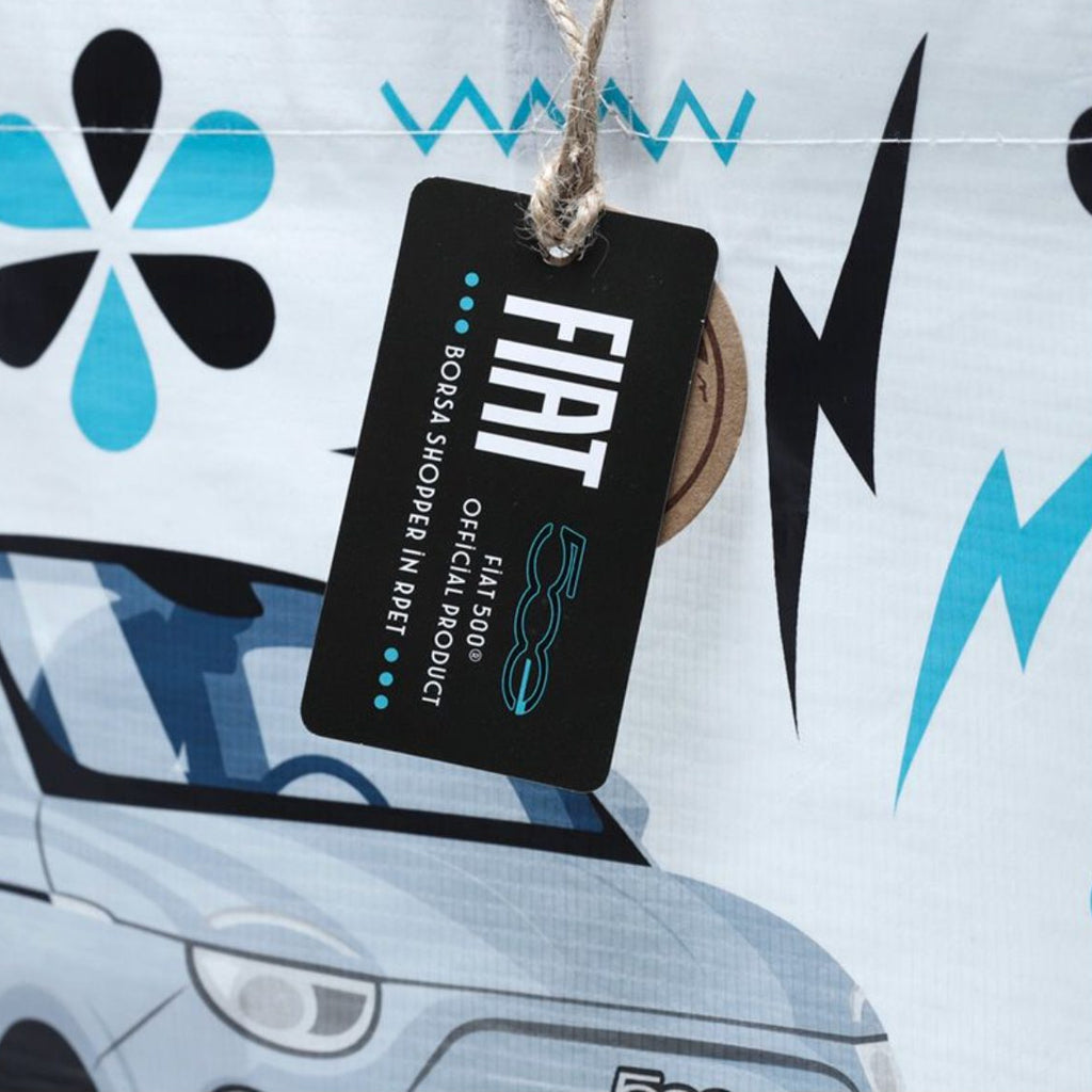 Fiat 500 ostoskassi tehty kierrätetyistä muovipulloistasta